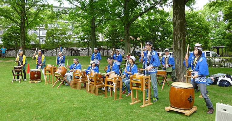 地域での和太鼓演奏風景